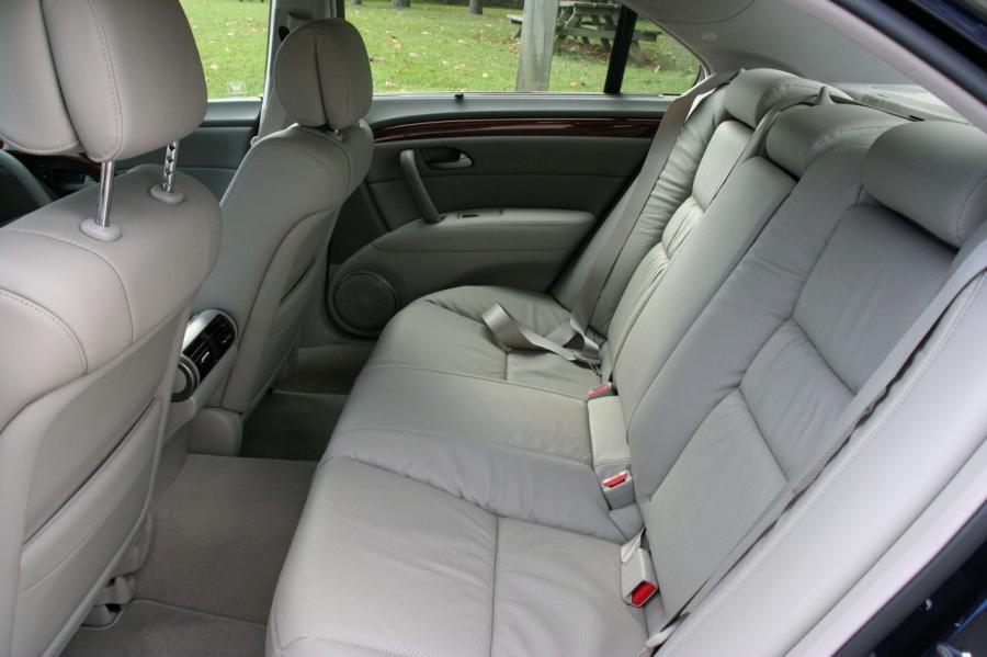 Интерьер Acura RL 2008 года  (фото 81 из 85)